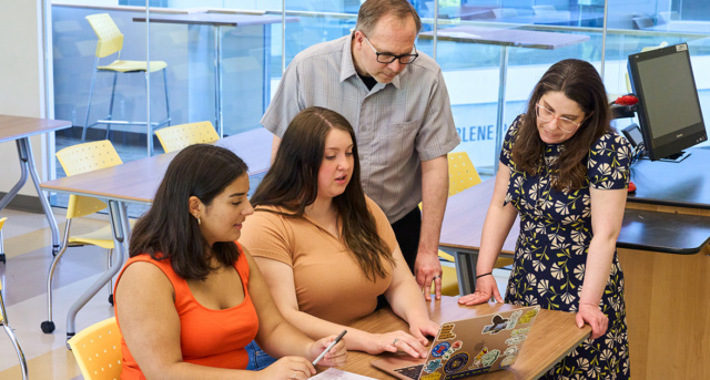 Students Abby Griswold, ‘25, M.S. ‘26, and Mackenzie Everett, ‘25, M.S. ‘26, are instructed by Ryan Husak, Ph.D., CCC-SLP, and Dana Bitetti, Ph.D., CCC-SLP