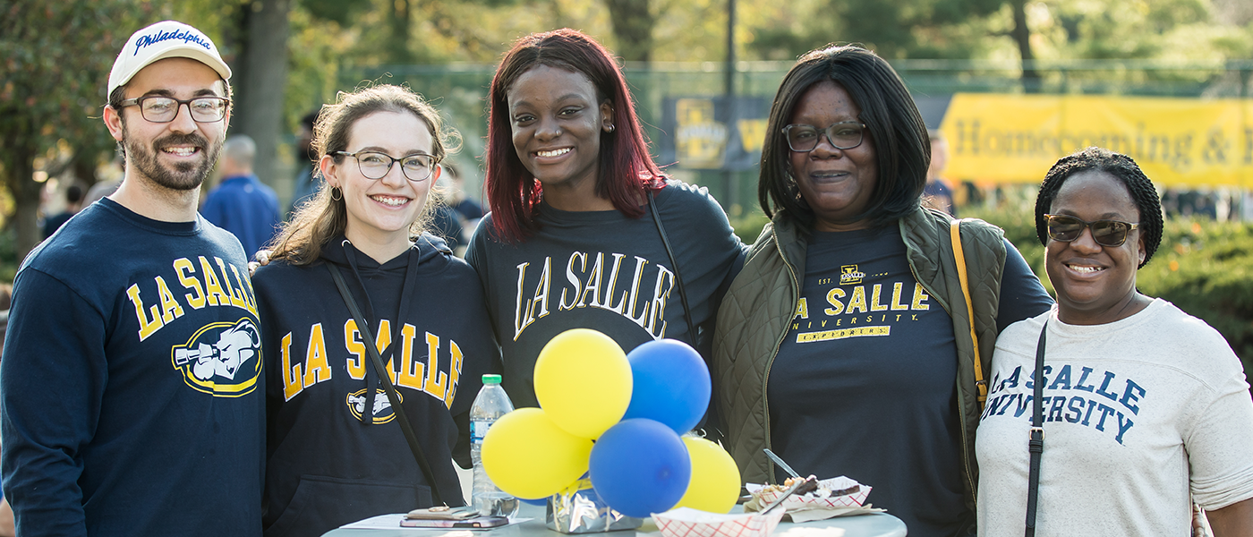 Image of students and families at Homecoming.