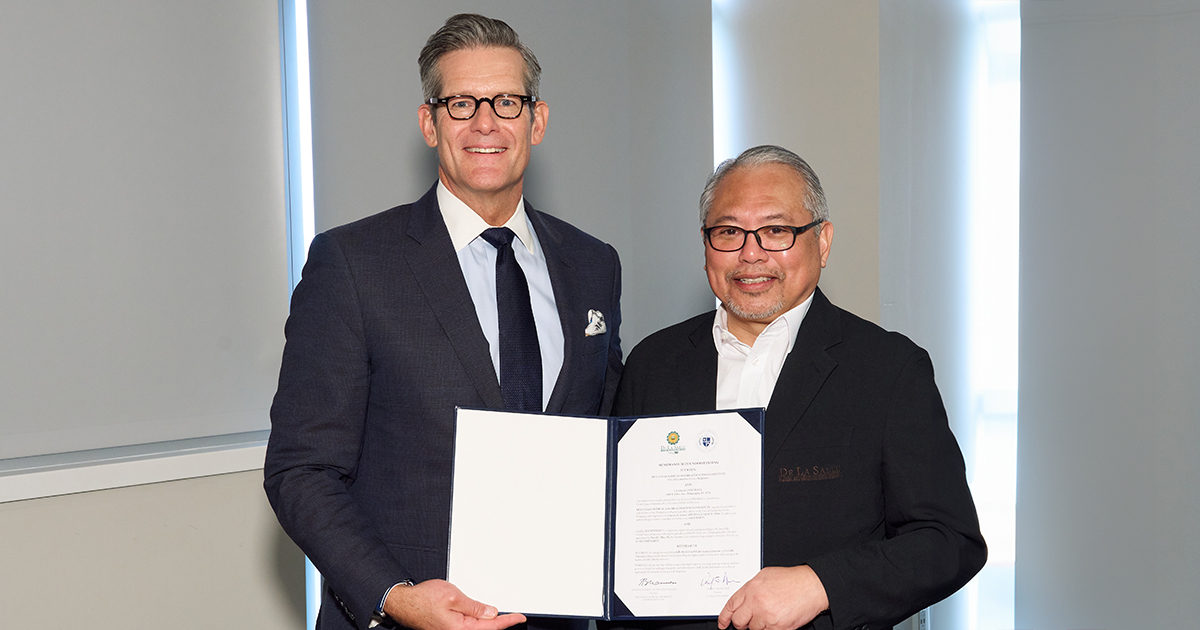 Left to right: La Salle President Daniel J. Allen, Ph.D., and De La Salle Medical and Health Sciences Institute President Antonio Ramos, M.D., present the signed MOU.