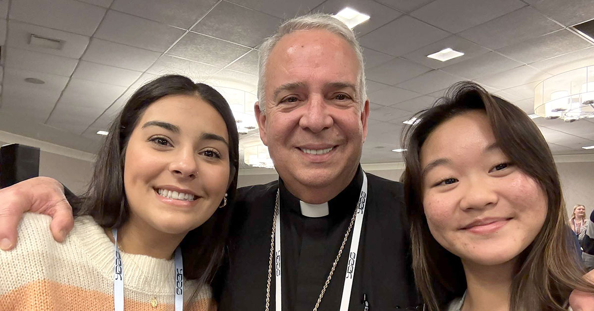 Abigail Griswold, '26, M.A. ‘27 (left) and Haylie Doan, ‘26, M.A. ‘27, met with Philadelphia Archbishop Nelson J. Pérez at SEEK25 in Washington, D.C.