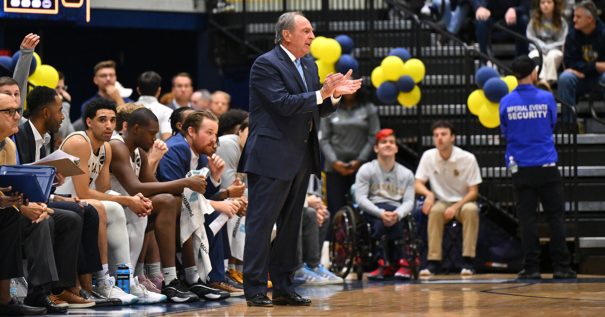 Legendary La Salle University head men's basketball coach Fran Dunphy, '70, HON '20.